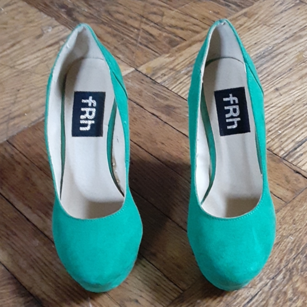 Shoes - Picture 2 of 5